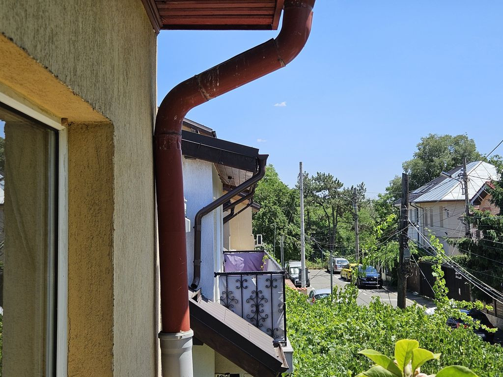 Casa -Vila 200mp+ utili -la intrarea in Parc Tineretului ...