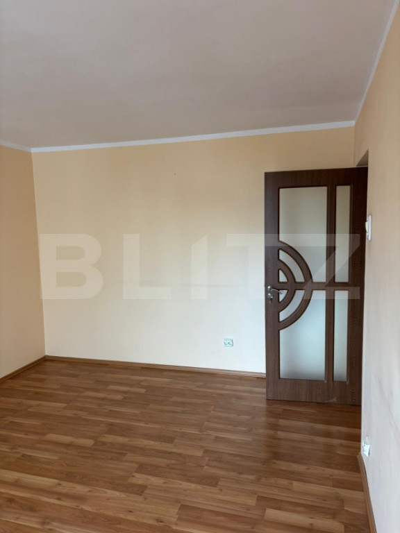 Apartament 4 camere, decomandat, 86 mp, etaj intermediar, zo
