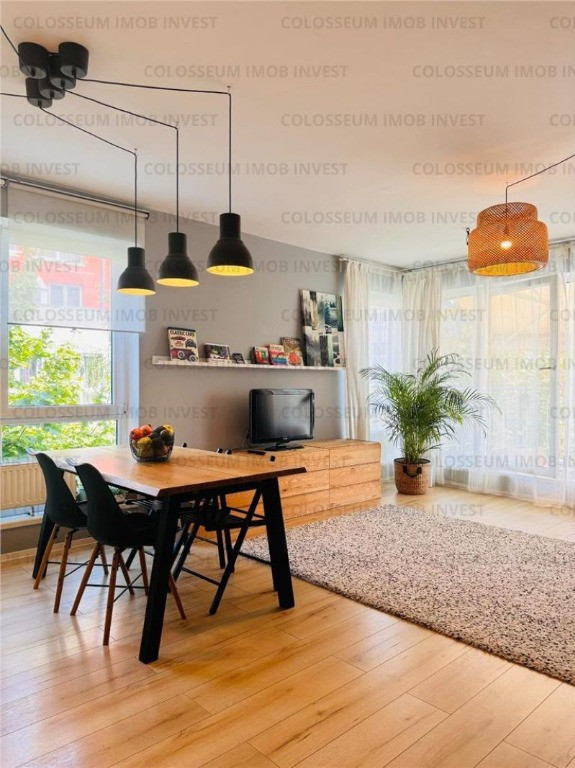 Apartament cu 3 camere, decomandat - zona Avantgarden.