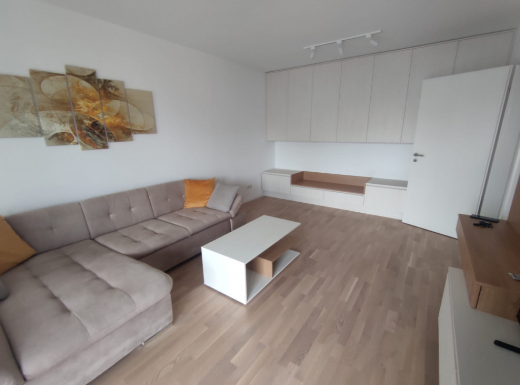 Apartament 2 camere decomandate, 62mp, zona Central.