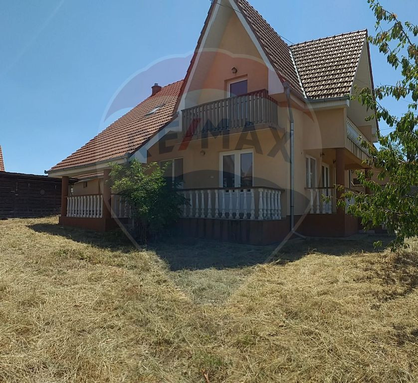 Casă / Vilă cu 5 camere de vânzare