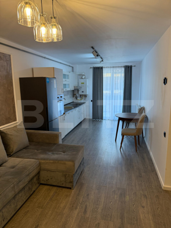 Apartament cu 2 camere , semidecomandat , 44 mp, zona Dambu