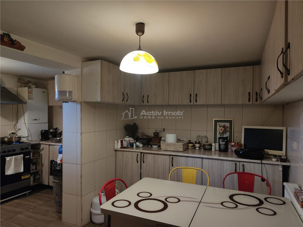 3 CAMERE, SITUATA INTR-O OAZA DE LINISTE APROAPE DE PLOIEST