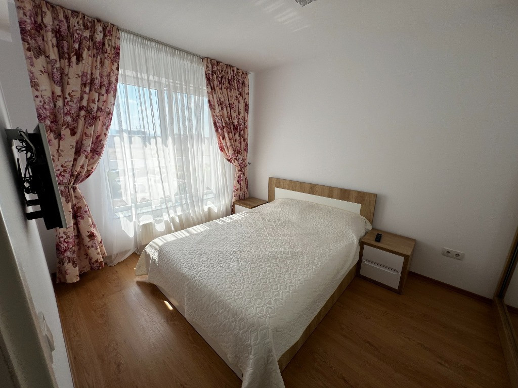 INCHIRIEZ apartament 3 camere,recent renoavt, zona Mihai Viteazul