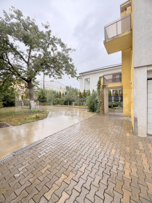 Casa individuala , 3 garaje , terasa , 352mp utili, zona Da