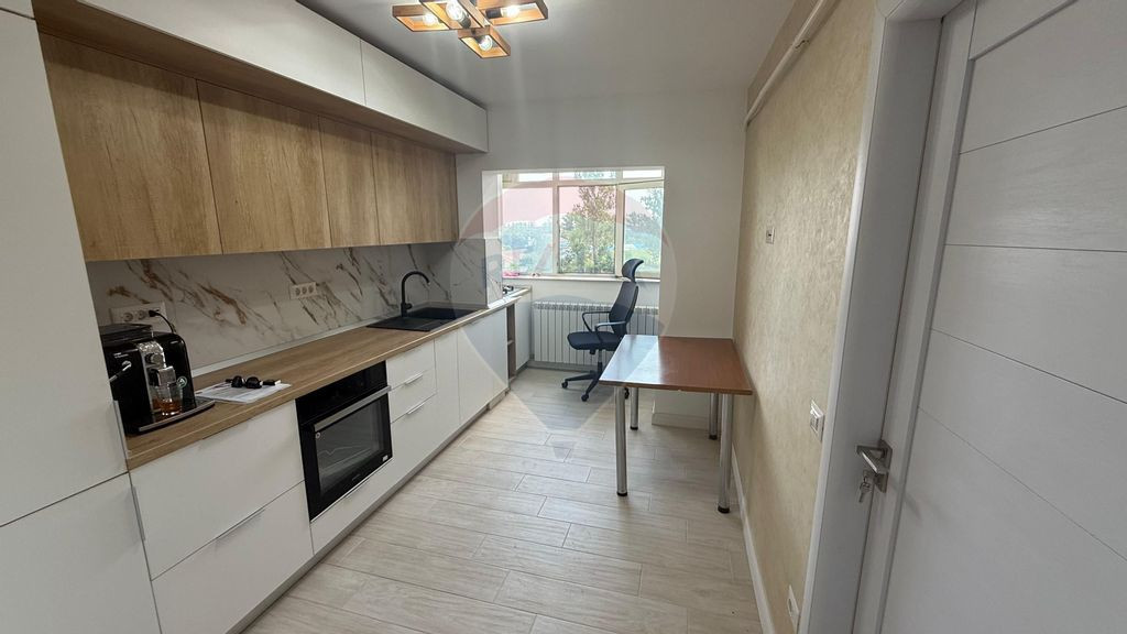 Apartament 3 camere + loc de parcare