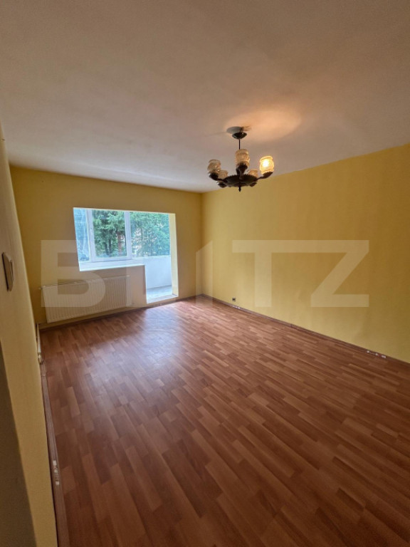 Apartament de vanzare, cu 4 camere, 82 mp, zona Calea Bucure