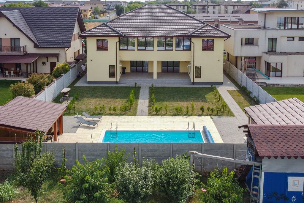 Casa/Vila cu 6 camere ideala rezidential/comerical Ciarda...