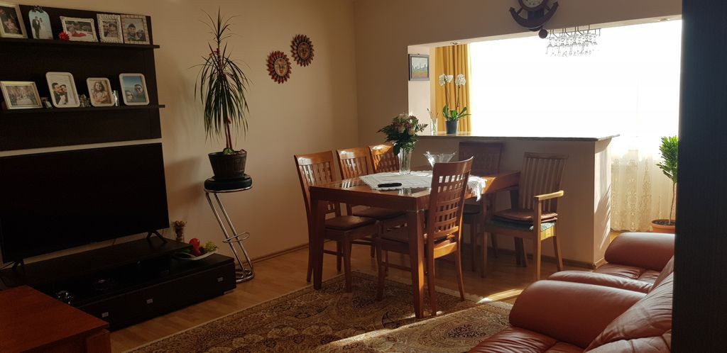 Primo, 4 camere decomandat, cu gaze, 98 mp.