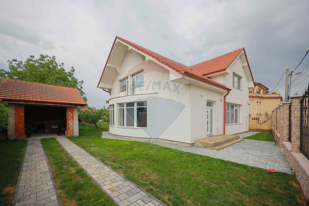 Casă cu 4 camere de vânzare în Sântandrei