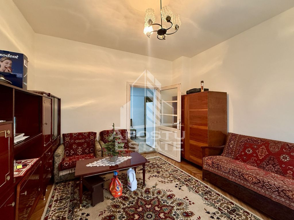 Casa individuala, centrala proprie, acces auto, teren 216...