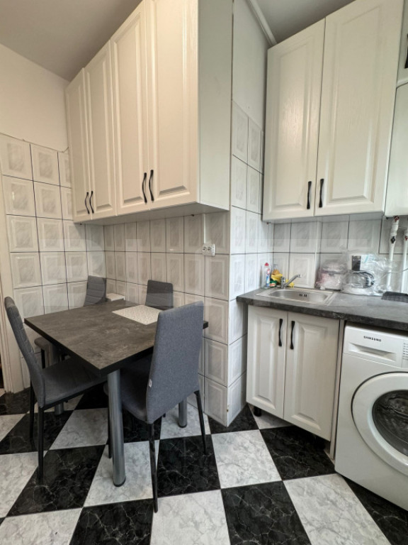 Apartament de vanzare, cu 2 camere, 54 mp, zona Margeanului