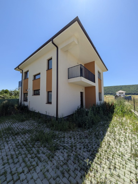 Casă Individuală cu 4 canere si Teren Generos de 500 mp în Gilău!