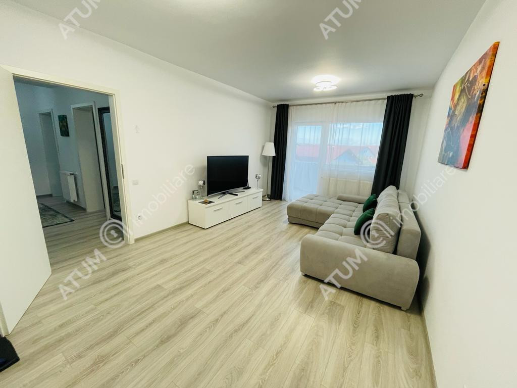 Apartament cu 2 camere decomandate si balcon etaj intermedia