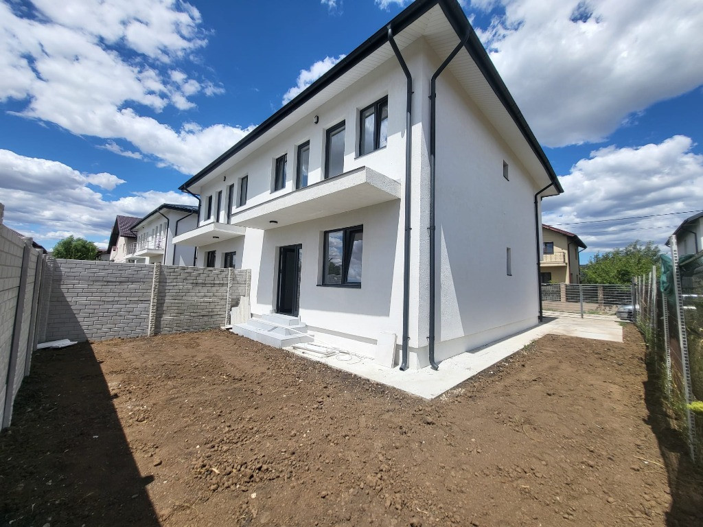 Casa cu 4 camere | Spatioasa | Frumos amenajata | Gata de mutat