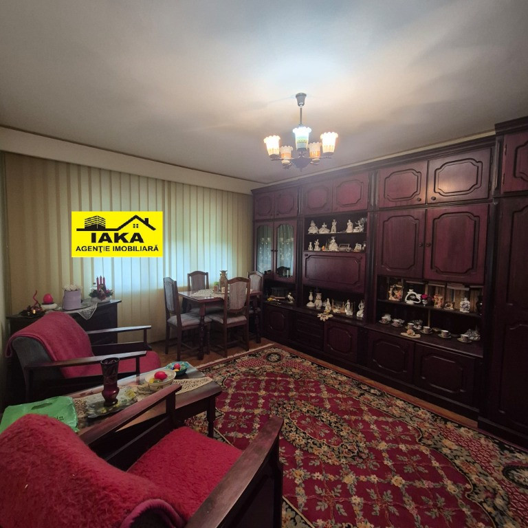 Republicii, zona buna, 4 camere, etaj 1