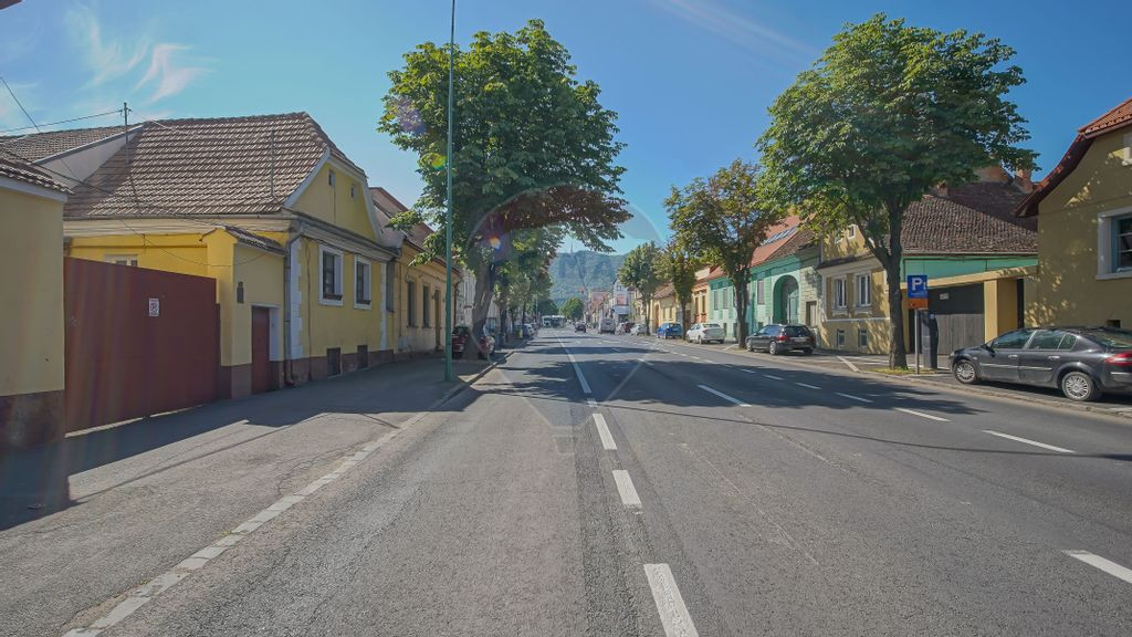 REZERVATĂ! Locuință, investiție sau activitate comerc...