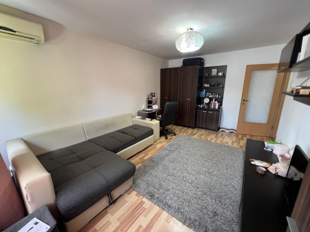 Apartament 1 camera decomandat Podul de Fier -Targu Cucu