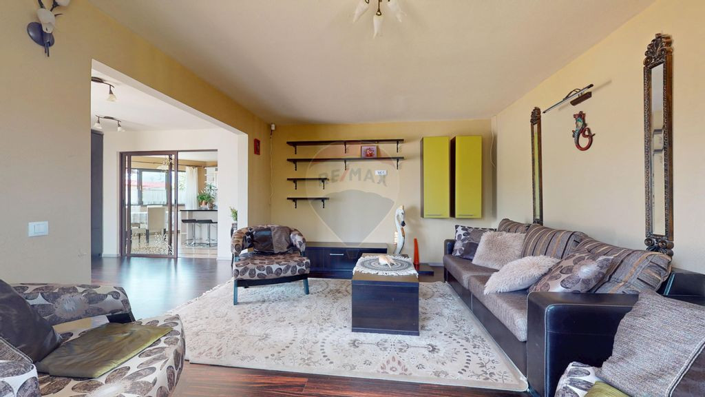 Casă de vânzare – confort și rafinament într-o loca...