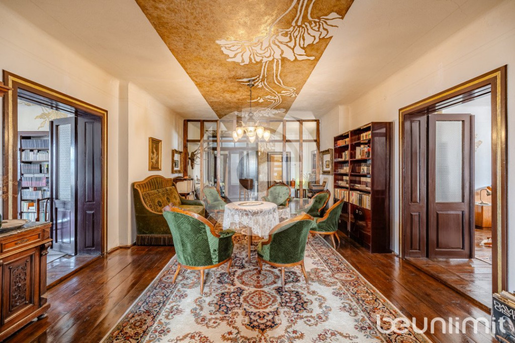 Apartament unic 7 camere - Strada Dealului - 238 MpU