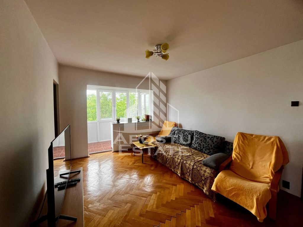 Apartament 4 camere plus boxa ,centrala proprie,zona Take...