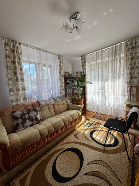 Apartament de vanzare, cu 2 camere, etajul 1, 48 mp, zona Ce