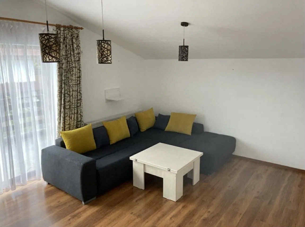 Apartament 2 camere, decomandat - zona Sanpetru