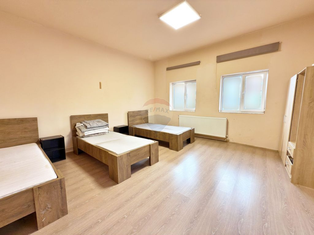 Casă cu 4 camere (13 paturi) de închiriat în Micalaca,...