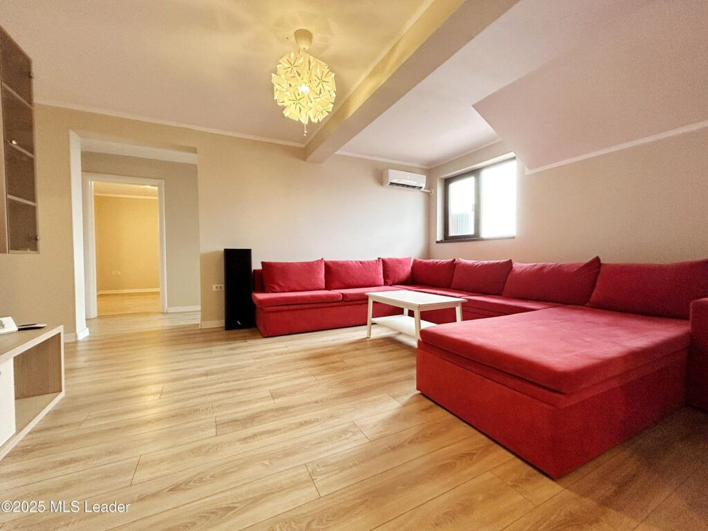 Mansarda inalta 3 camere | 88 mp | Ciresului 8