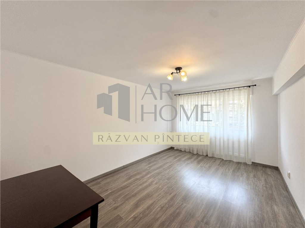 Apartament 3 camere, decomandat, renovat, Republicii, Ploies