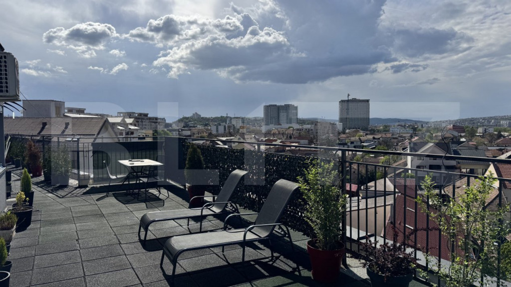 Penthouse cu terasă panoramică de 50 mp - Semicentral