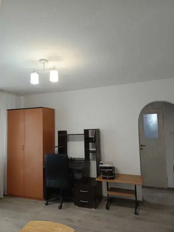 Apartament 2 camere, semidecomandat, zona Florilor