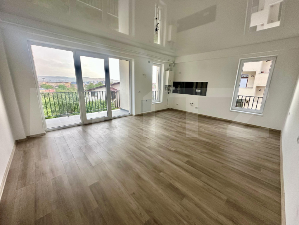 Garsonieră 33 mp, balcon, bloc nou, zona Centrala