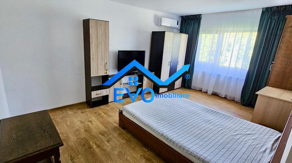 Apartament cu o camera, decomandat, zona Podul de Fier