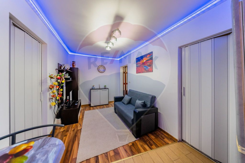 Apartament cu 2 camere de închiriat în zona Intim