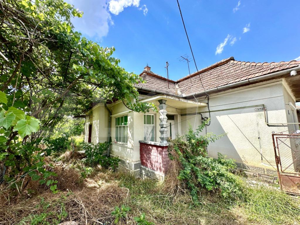 Casa 2 camere,teren 720 mp,comuna Unirea