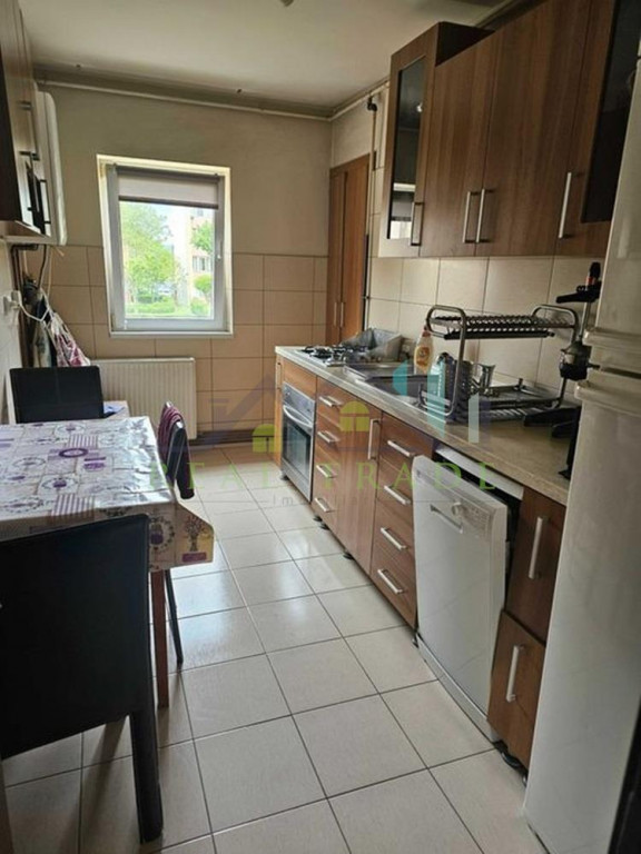 Apartament 4 camere etajul 1 Tractorul