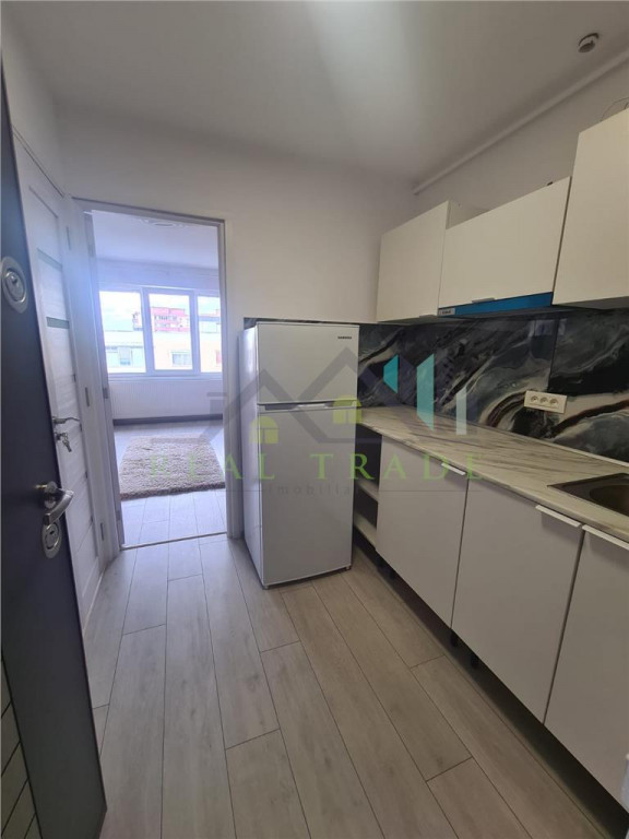 Garsoniera renovata, mobilata si utilata intrare Racadau