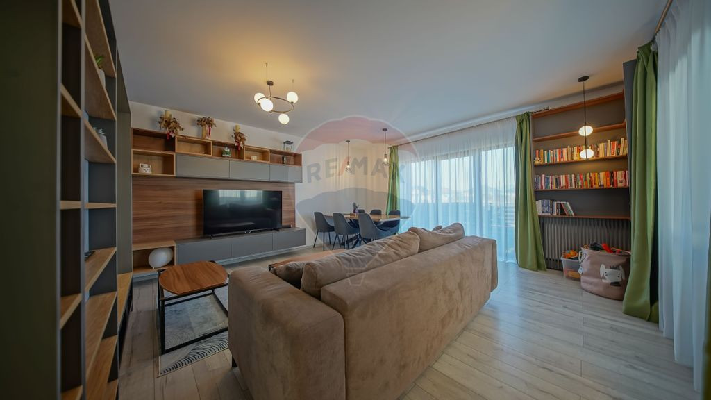 Vilă modernă cu panouri fotovoltaice și pompă de căl...