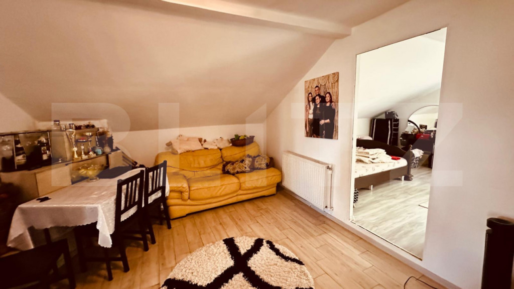 Casa mare 8 camere si 700 mp teren in Miroslava langa Family