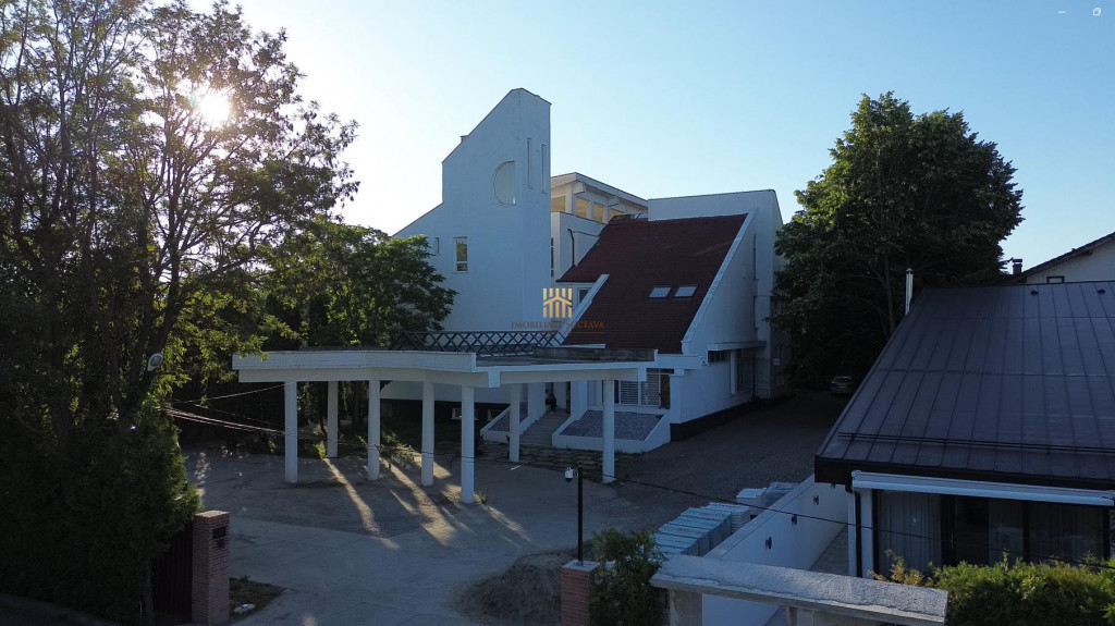 Cladire 1200 mp Teren 4525 mp Suceava De 0727817187