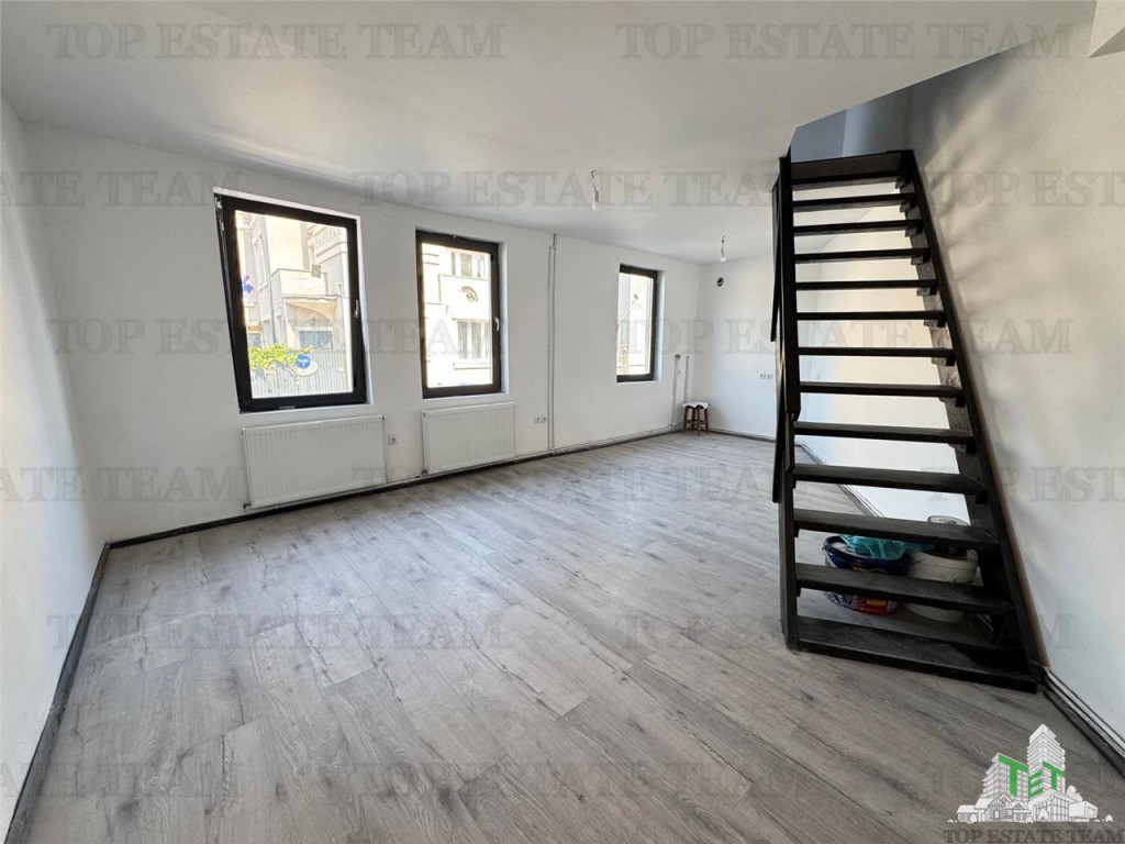 Casa renovata complet, acces stradal, zona centrala Pache Pr