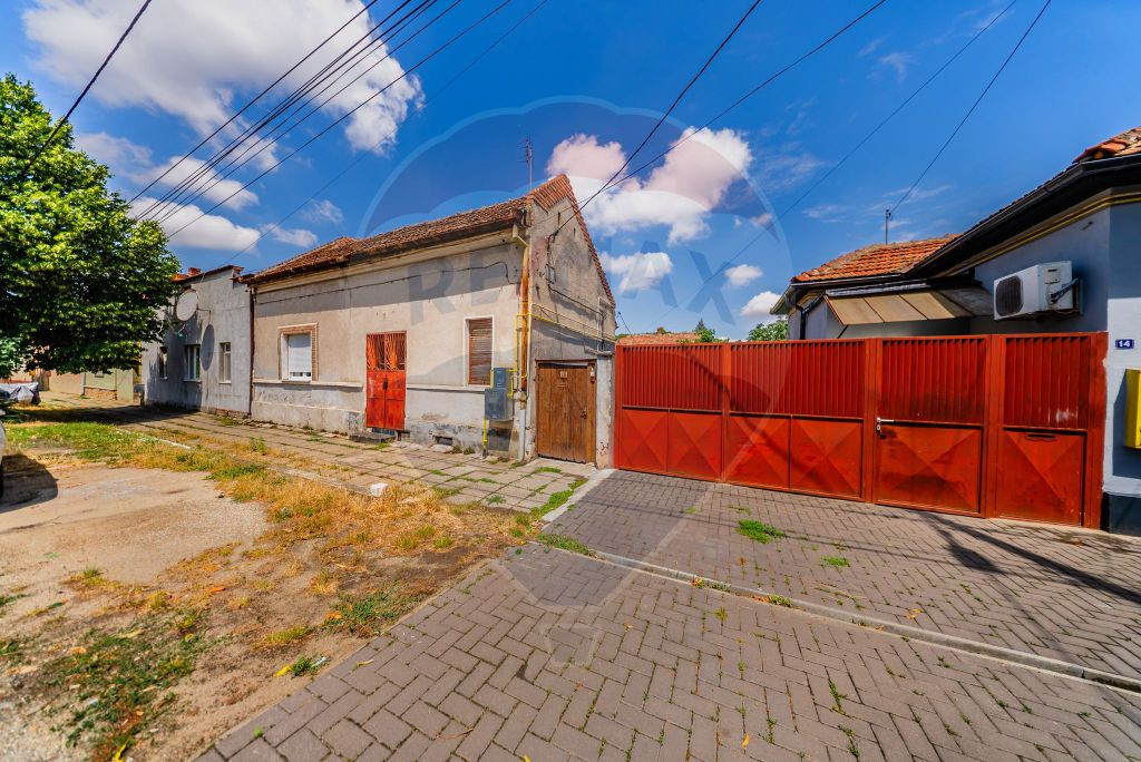 Apartament cu 2 camere de vanzare - curte comuna