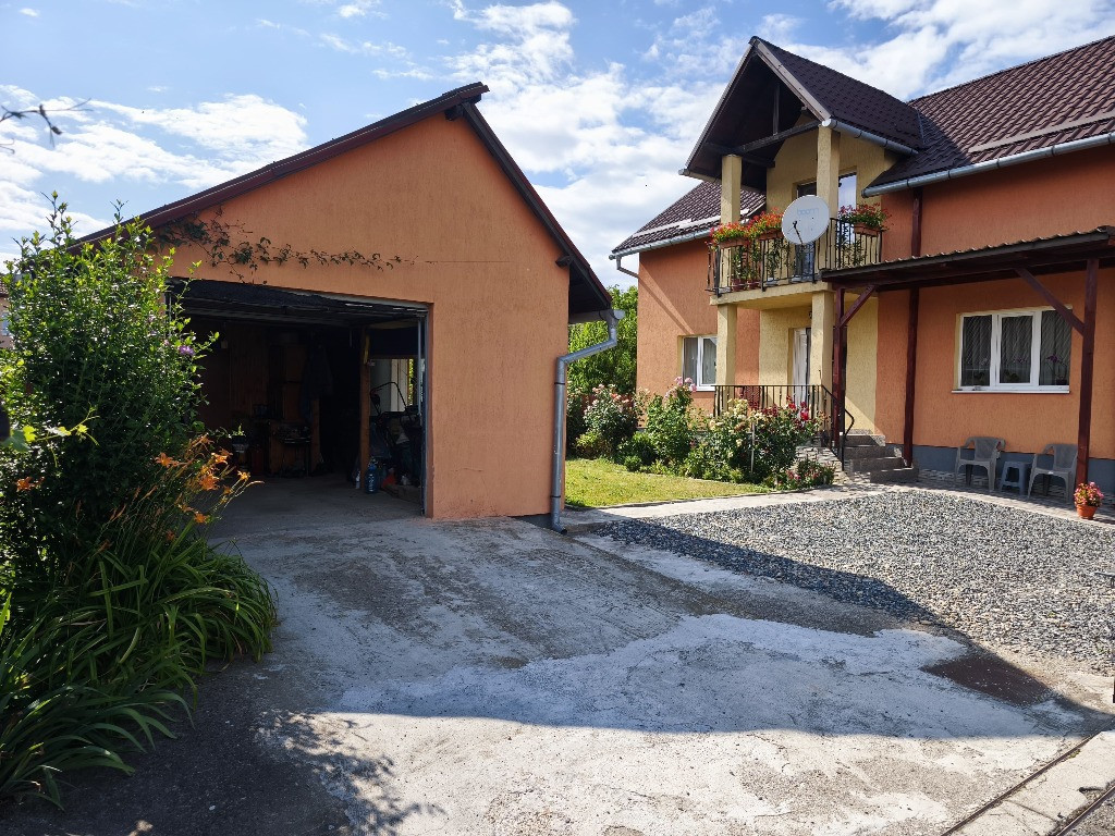 Direct proprietar!Casă 7cam,curte cu flori și pomi fructiferi,Floresti