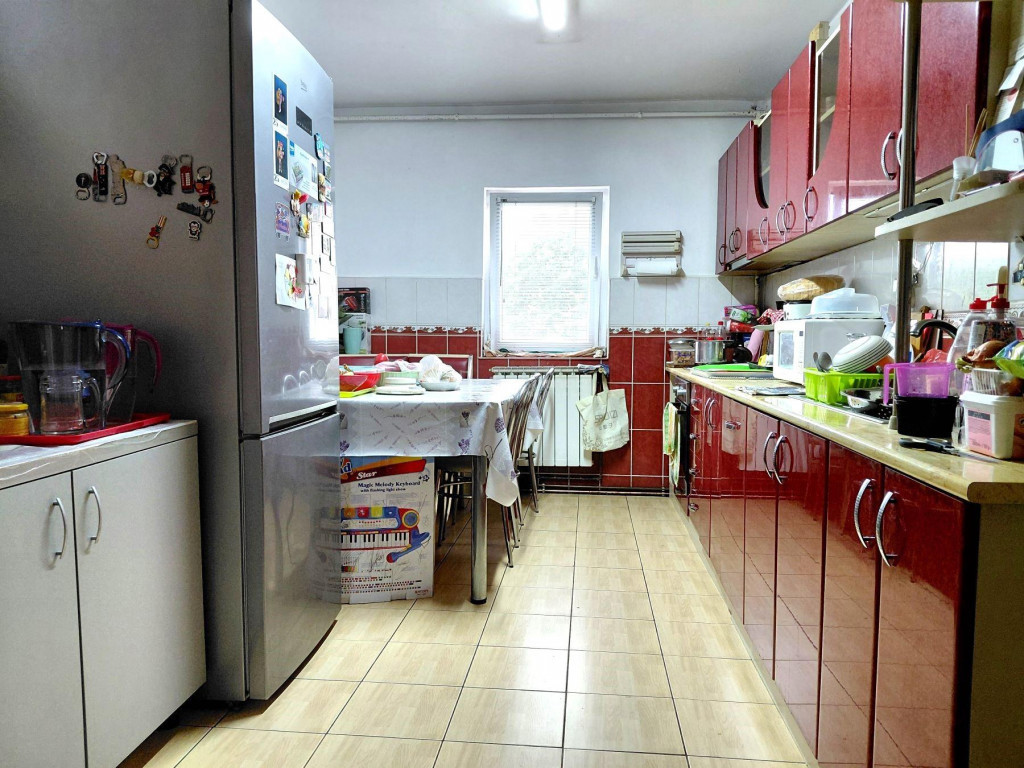 Apartament 4 camere decomandat etaj 3 Zona Hortensiei