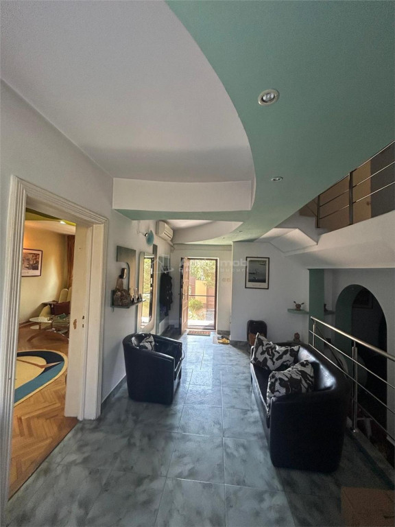 Casa P E, eleganta, teren 262 mp, pretabila - clinica, locui