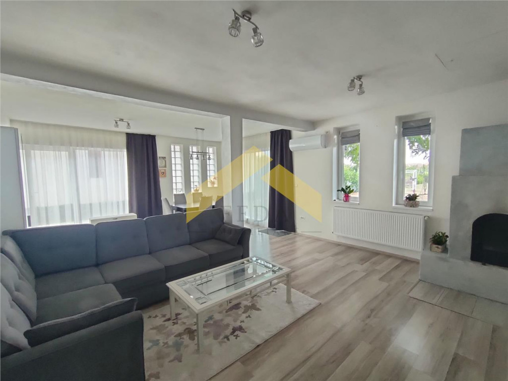 Casa de la sol cu 5 camere localitatea Zimandu Nou