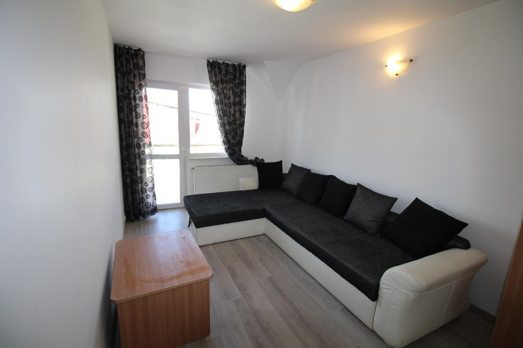 INCHIRIEZ apartament 4 camere , renovat,zona Strand