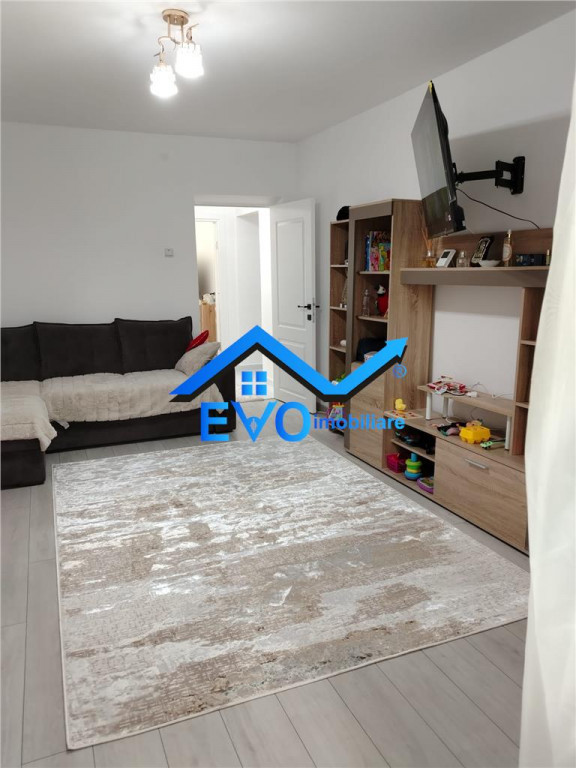 Apartament de cu 3 camere, etaj intermediar, Mircea cel Bat