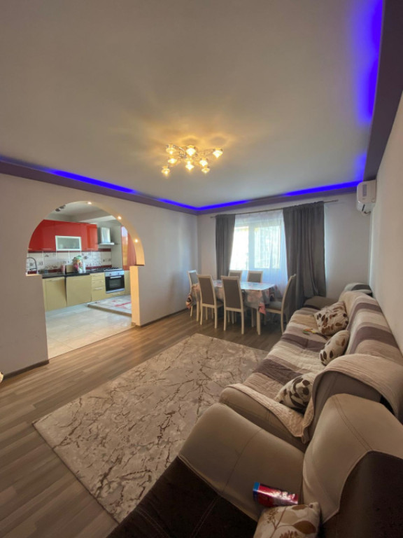 Apartament 3 camere, 63 mp, 2 băi, etaj 2 – zona Clinica